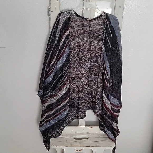 FREE PEOPLE Poncho Cardigan - Picture 1 of 4